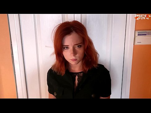 ❤️ Varnostnik kaznuje lepo žensko za krajo v trgovini - sperma v ustih Porno pri nas ﹏