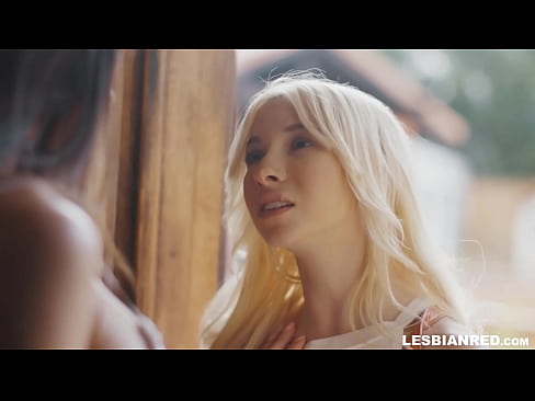 ❤️ Dekle pride domov čez nekaj mesecev in na koncu poje pičko svoje mačehe Porno pri nas ﹏